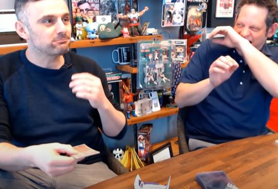 Gary Vaynerchuk Eats Gum from 1972 Topps Basketball Pack During Break